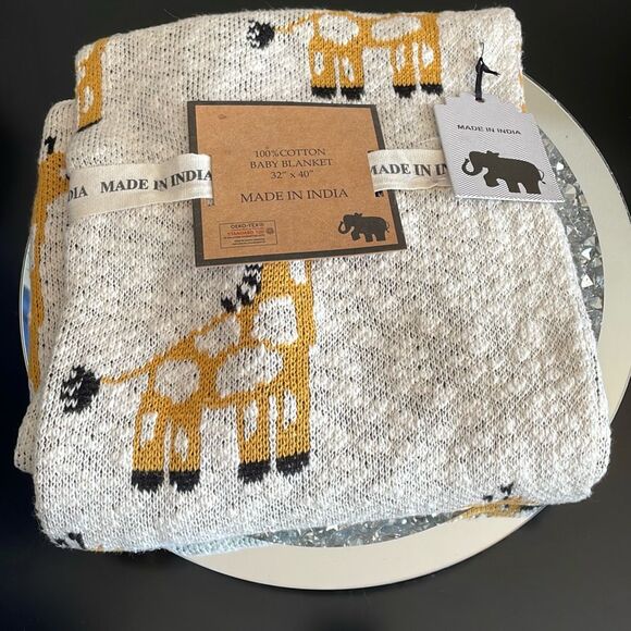 New with tags beige knitted 100% cotton nature giraffe baby blanket 32” x 40” - Picture 2 of 4
